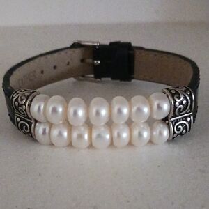 Elegant Pearl and Silver Bracelet